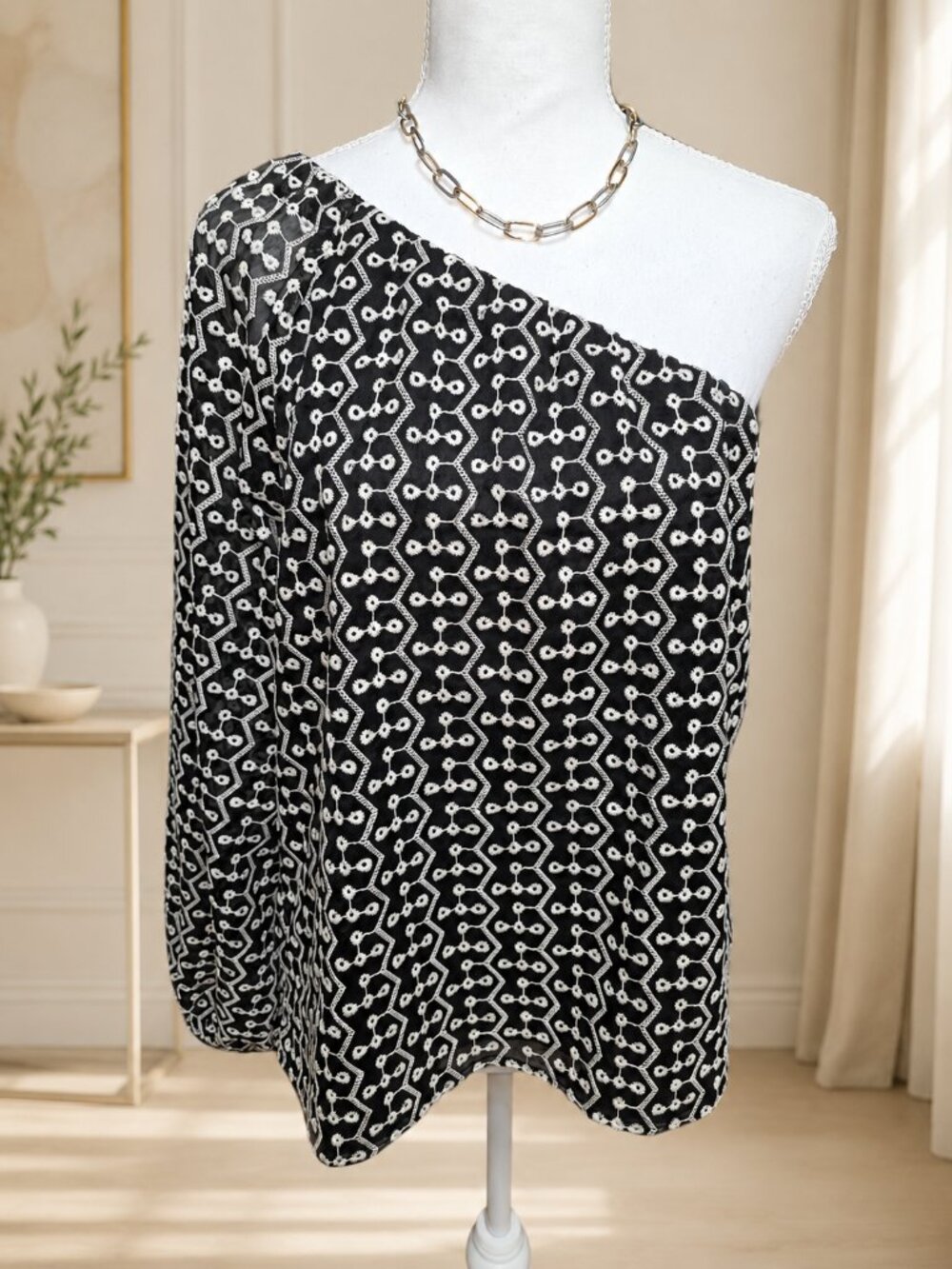 WHBM One Shoulder Embroidered Blouse Black White Size M NWOT - Picture 2 of 9